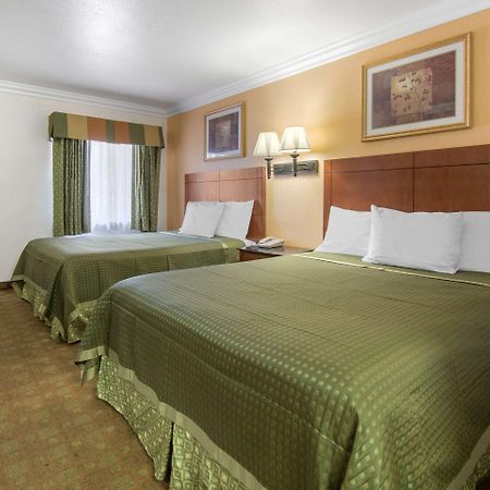 Rodeway Inn Adelanto Us 395 Extérieur photo