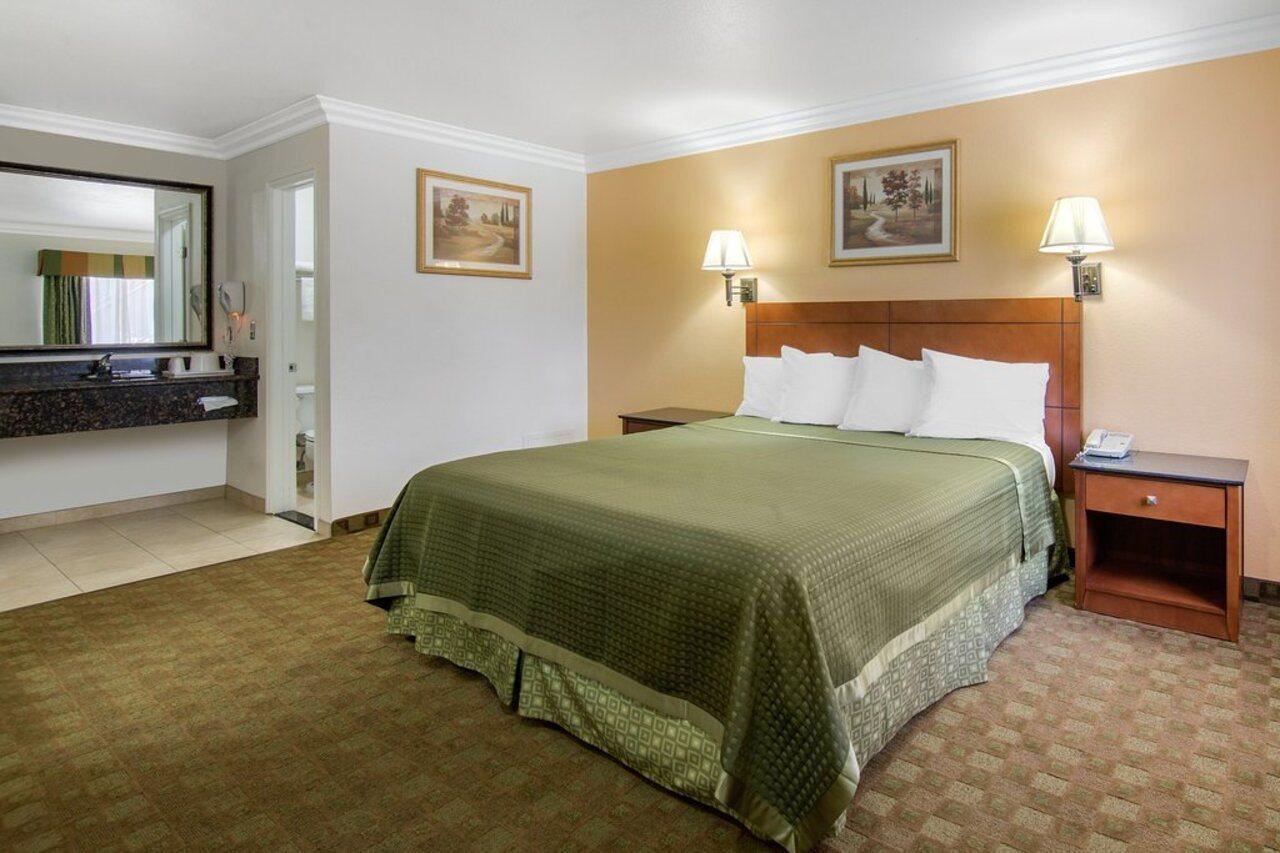 Rodeway Inn Adelanto Us 395 Extérieur photo