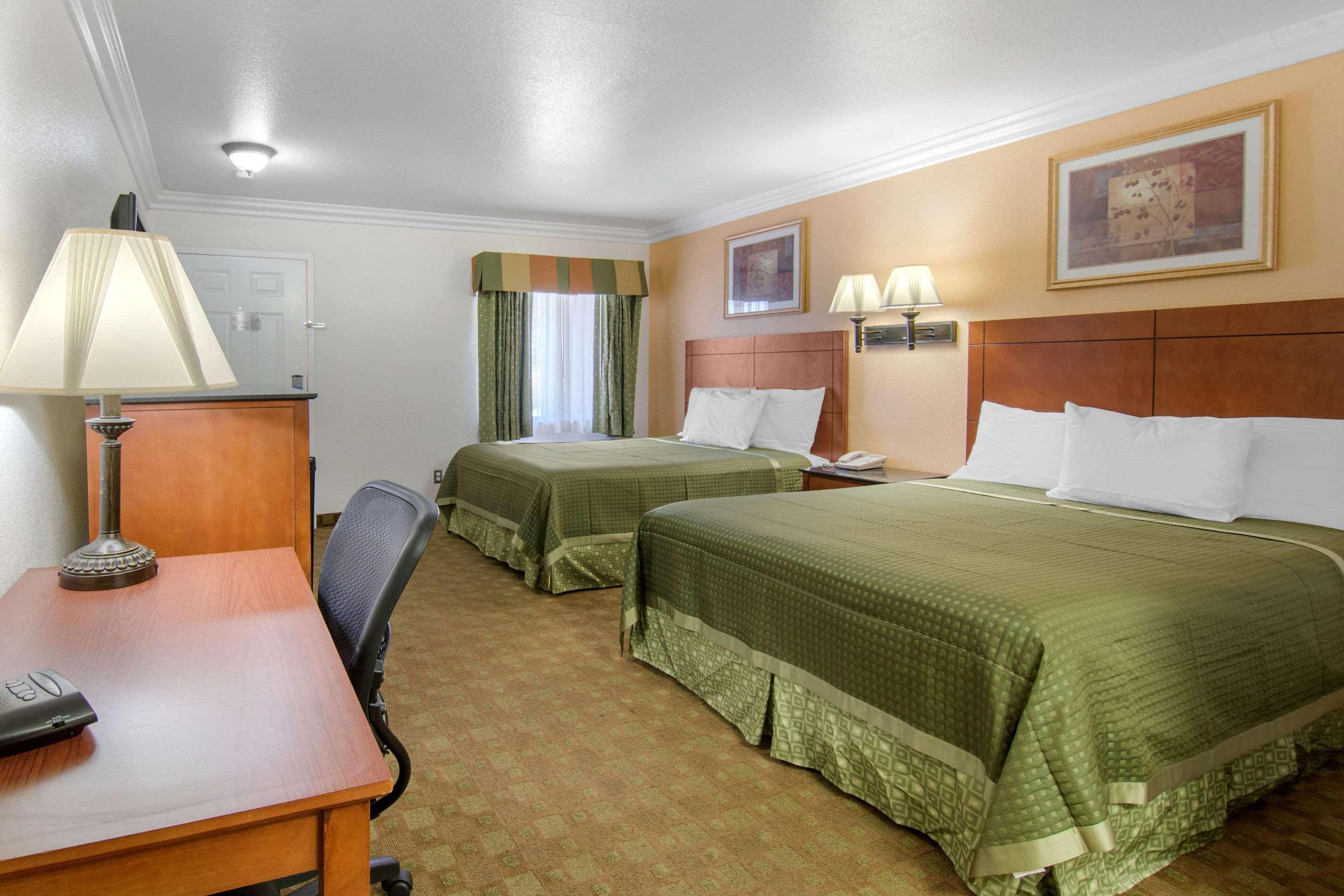 Rodeway Inn Adelanto Us 395 Extérieur photo