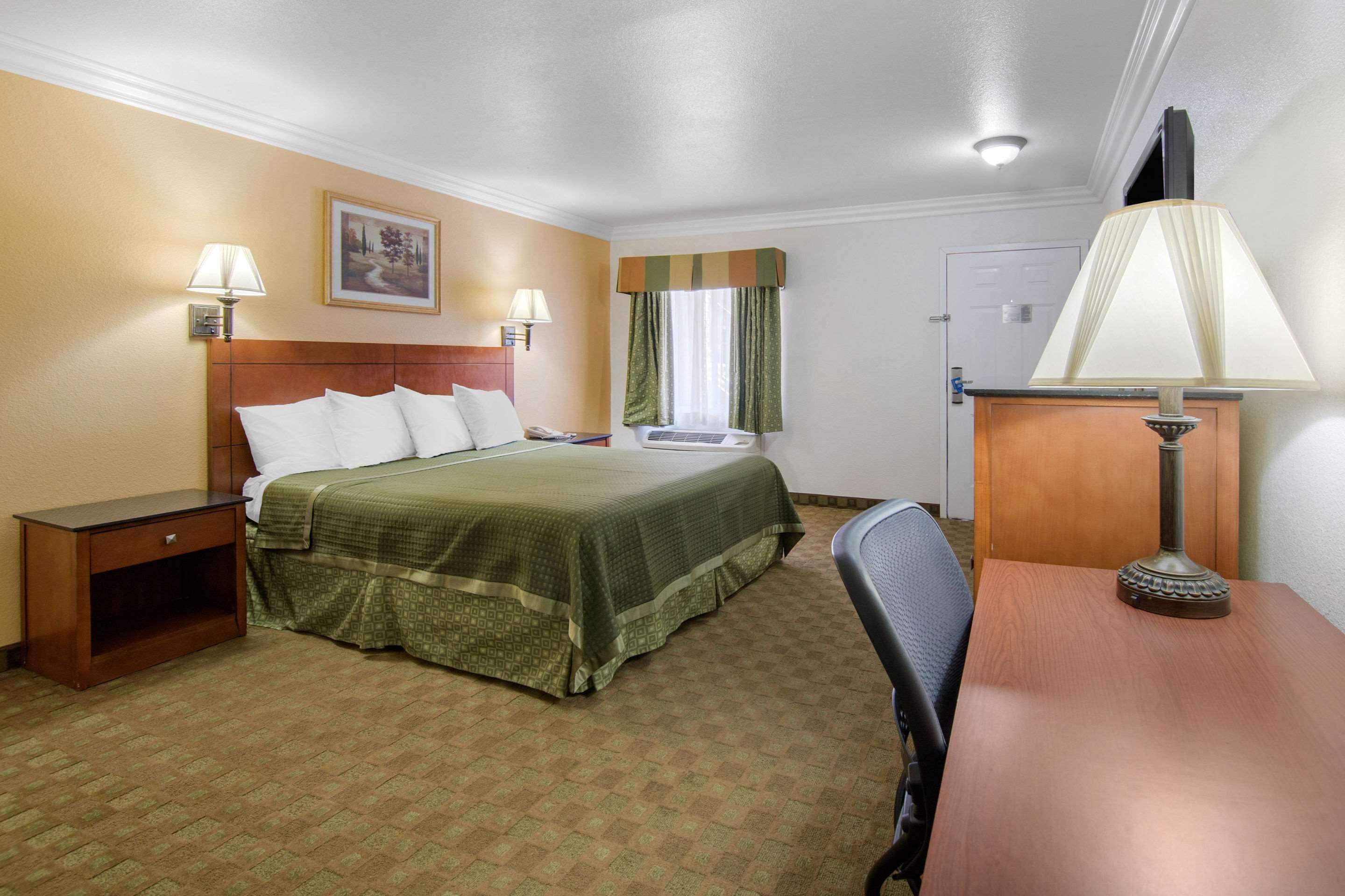 Rodeway Inn Adelanto Us 395 Extérieur photo