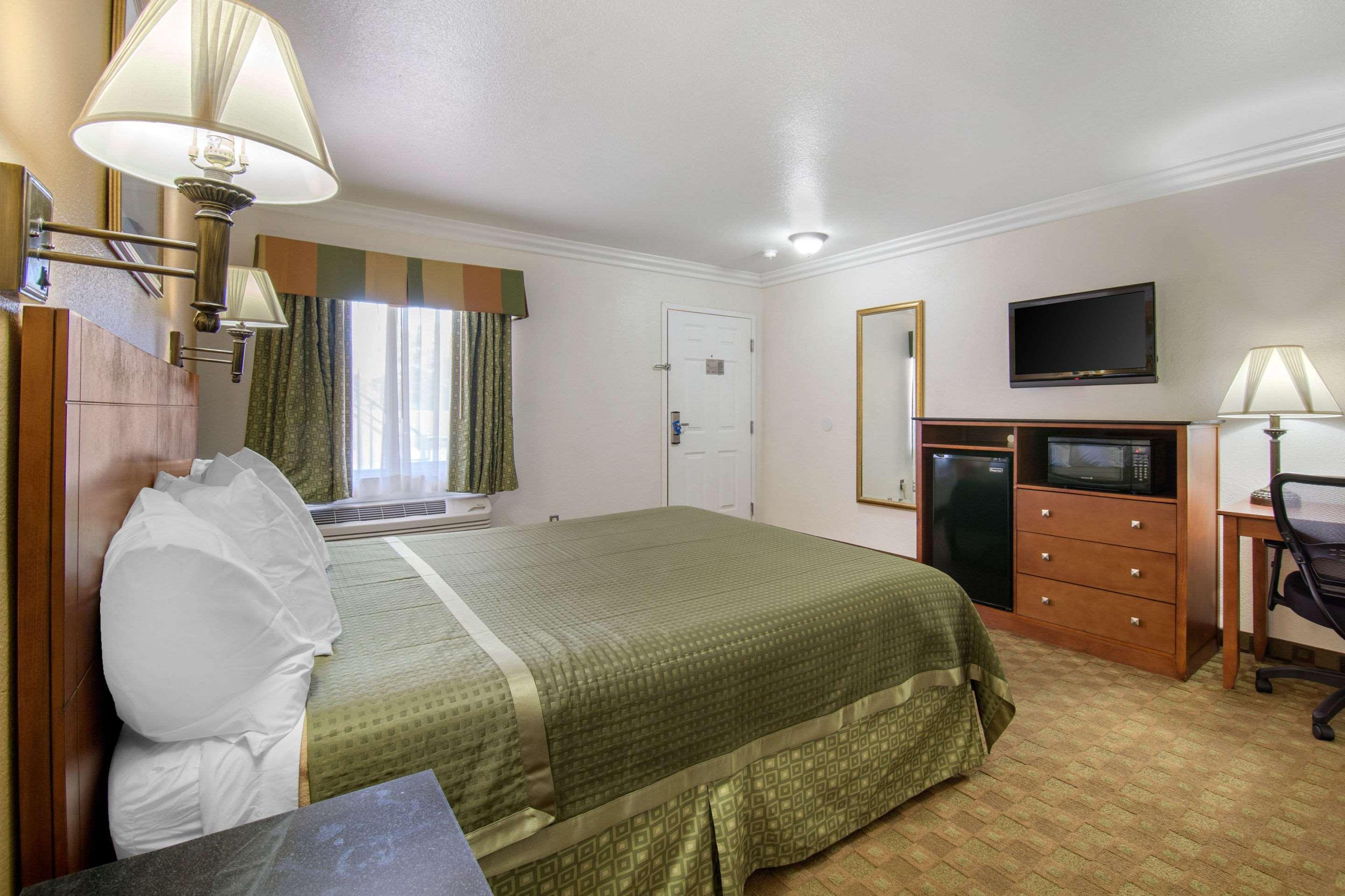 Rodeway Inn Adelanto Us 395 Extérieur photo